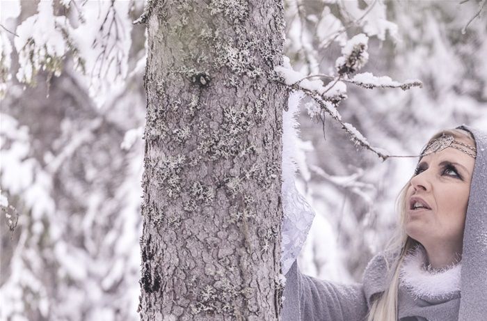 Mahria Siren on uusi artisti Meri-Lapista, joka ponnistaa artistiuralle brittiläisen tuotantotiimin tukemana. Kuva: Jarno Vuorinen.
